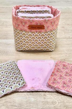 Lingettes carrées avec panière