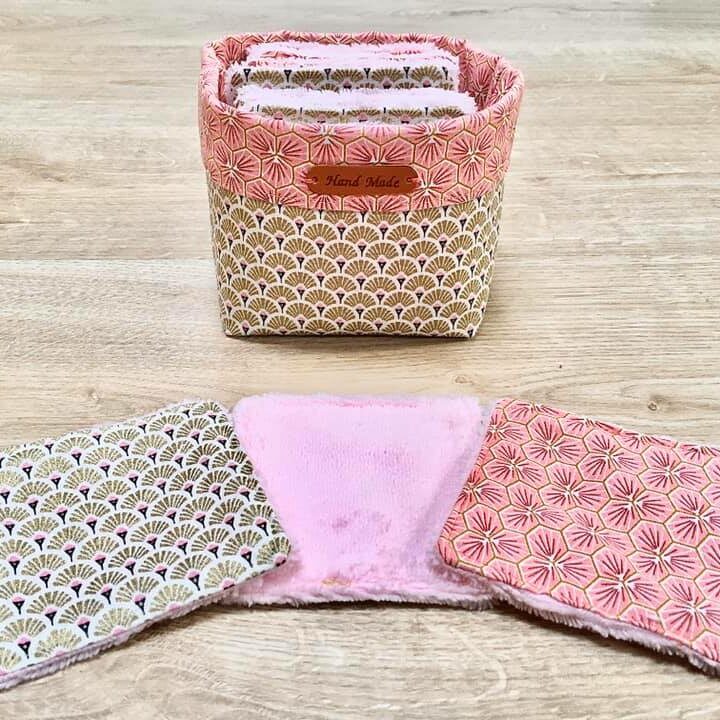 Lingettes carrées avec panière