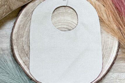 Bavoir bébé ocre à motifs de renards