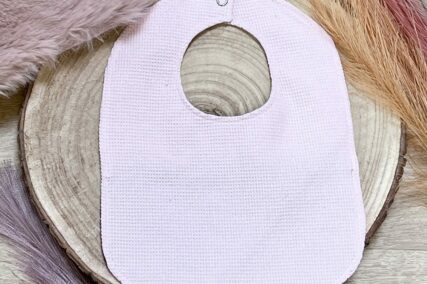 Bavoir bébé violet à motifs de koala