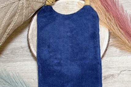 Bavoir maternelle jaune à motifs géométriques