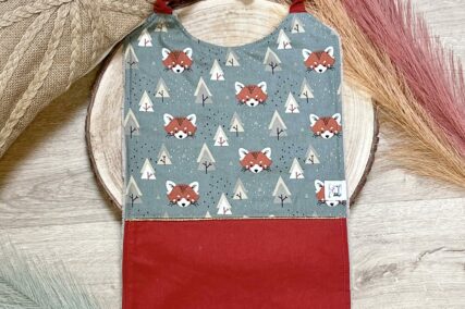 Bavoir maternelle ocre à motifs de renards