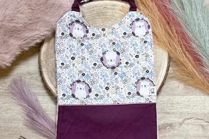 Bavoir maternelle violet à motifs de koala