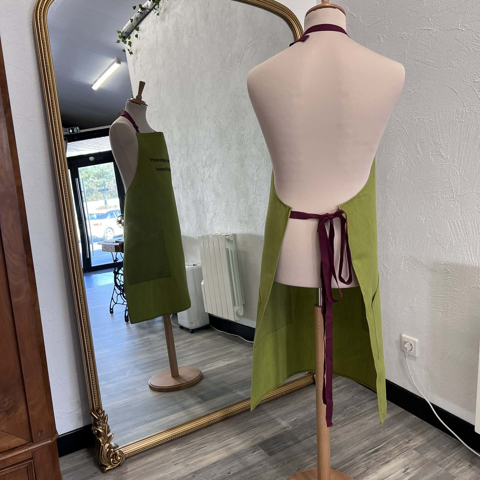 Tablier sur mesure brodé