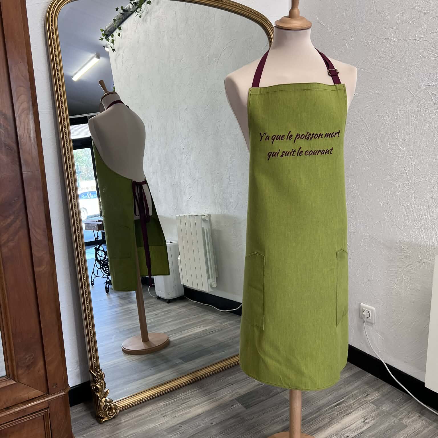 Tablier sur mesure brodé